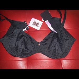 BRAND NEW Savage Fenty x Lace Unlined Bra